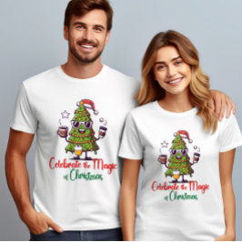 Feiern Sie die Magie des Weihnachtsbaumes T-Shirt
