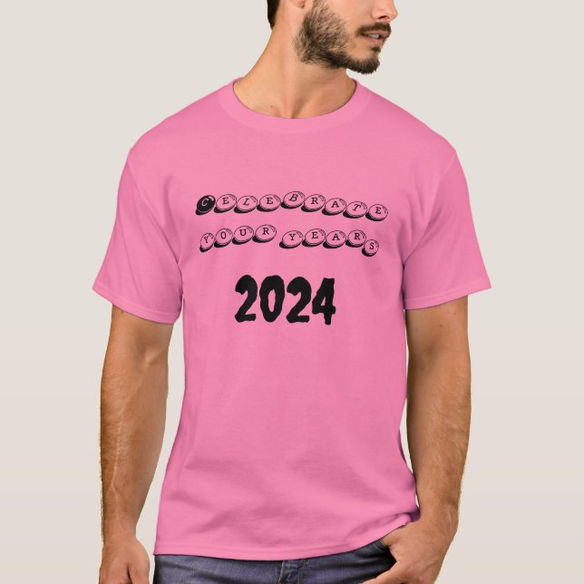 Feiern Sie Ihr Jahr 2024 T-Shirt: Freude verkörper T-Shirt (Vorderseite)