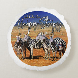"Feiern Sie Ihre einzigartigen Streifen" Zebra Art Rundes Kissen