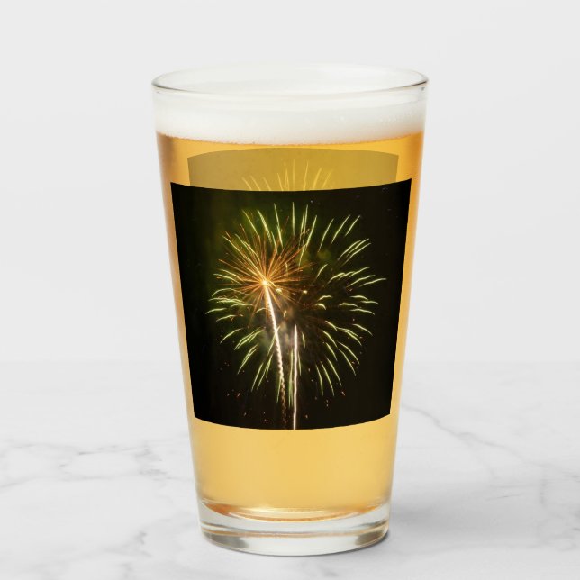 Feiern zum grünen und goldenen Feuerwerk Glas (Rückseite (gefüllt))