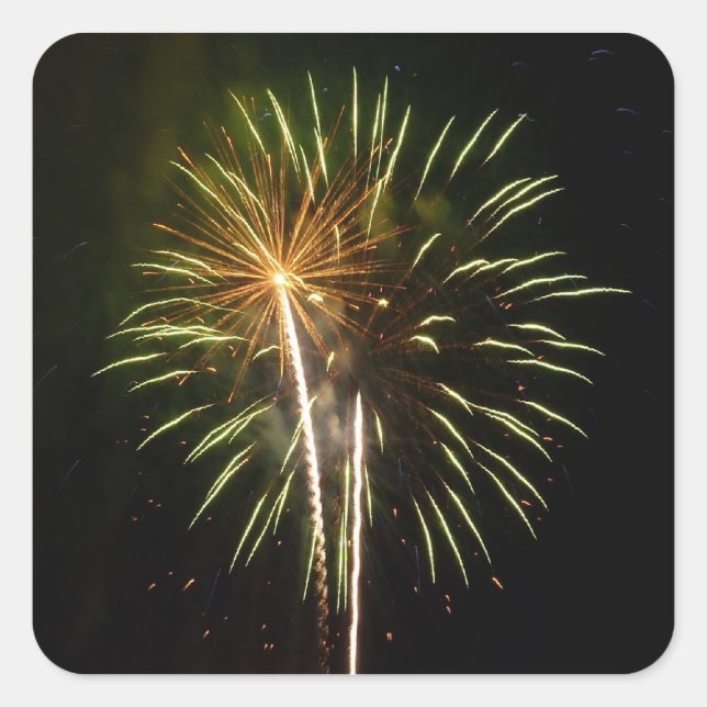 Feiern zum grünen und goldenen Feuerwerk Quadratischer Aufkleber (Vorderseite)