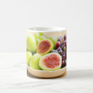 Feigen und Trauben, frisch Kaffeetasse