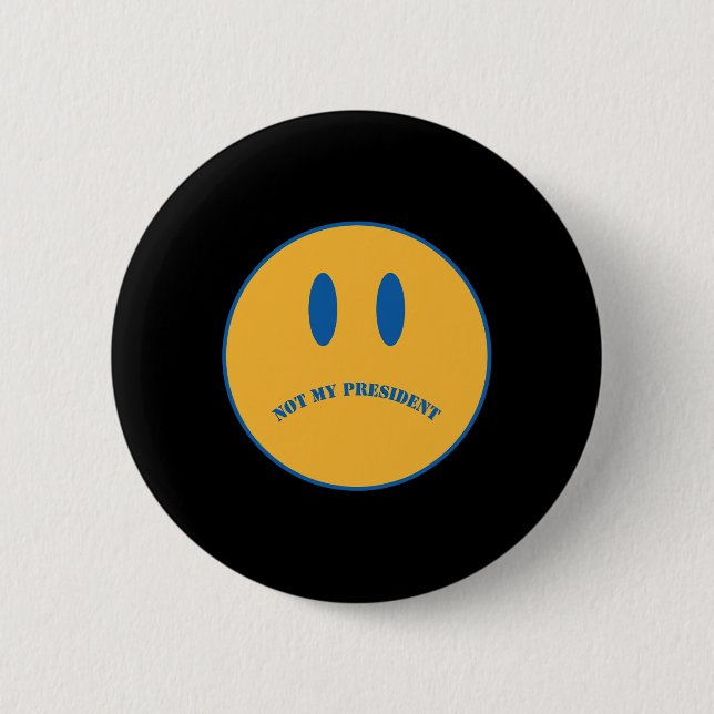 Fein Vintages trauriges Gesicht gegen Trump Button (Vorderseite)