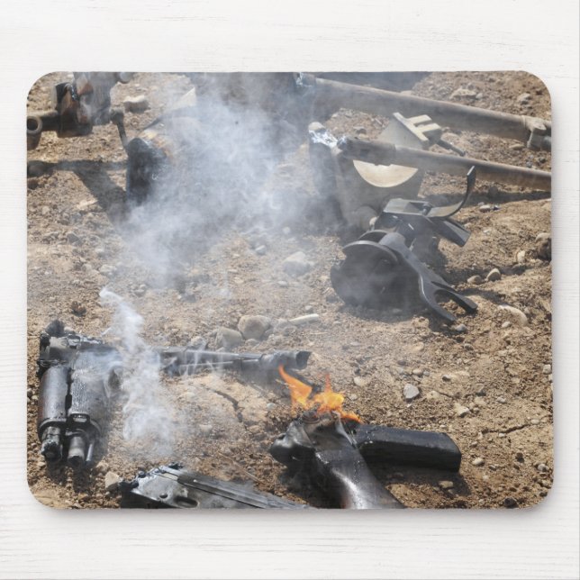 Feindwaffen werden cool mousepad (Vorne)