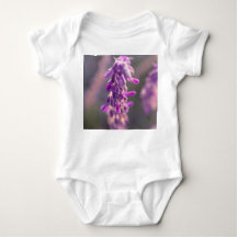 Feine Kunst-Lavendel-Blumen-lila Baby Onsie
