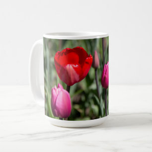 Feine rote und lila Tulpen Kaffeetasse