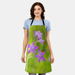 Feine violette Blumen auf dem Feld Schürze