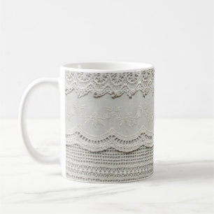 Feine weiße Spitze, Textil Nahaufnahme. Kaffeetasse