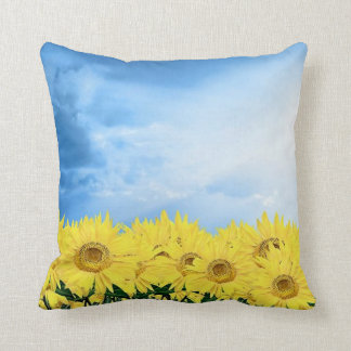 Feld der Sonnenblumen Kissen