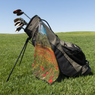 Feld mit Blume und Bäumen Golfhandtuch