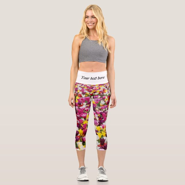 Feld mit Tulpen Capri Leggings (Vorderseite)