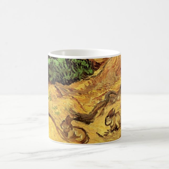 Feld mit zwei Kaninchen von Vincent van Gogh Kaffeetasse (Mittel)