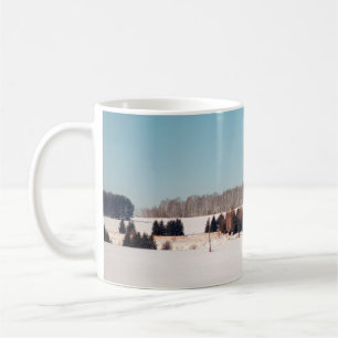 Felder und Wälder in Zentralrussland. Architektur. Kaffeetasse