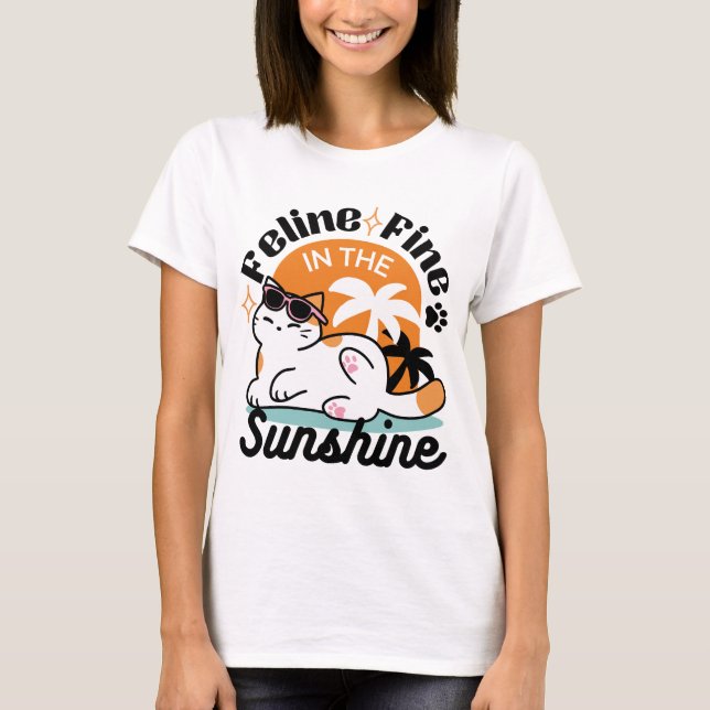 Feline Fine in the Sunshine - Entspannte Tropenkat T-Shirt (Vorderseite)