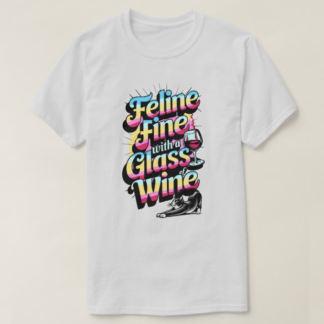 Feline Fine mit einem Glas Wein Katze T - Shirt (Design vorne)