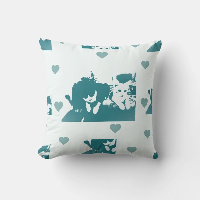 Feline Friends. Adorable Kitten Duo. Kissen (Vorderseite)