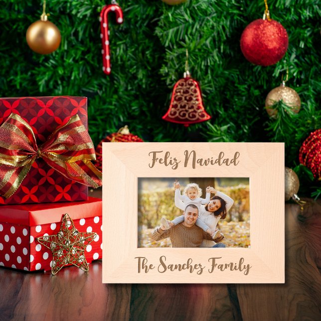 Feliz Navidad und Familienname Geätzte Rahmen (Wooden photo Frame Spanish Christmas Feliz Navidad, custom family Name & text. )