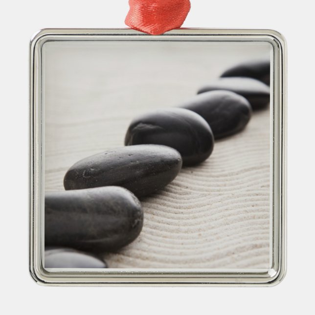 Felsen auf Sand Ornament Aus Metall (Vorne)