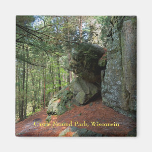 Felsenwand und Wälder auf dem Burggraben Magnet