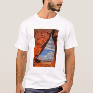 Felsfenster zum Monument Valley, AZ T-Shirt