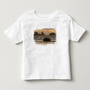 Felsformationen am Strand in Bandon, Oregon Kleinkind T-shirt