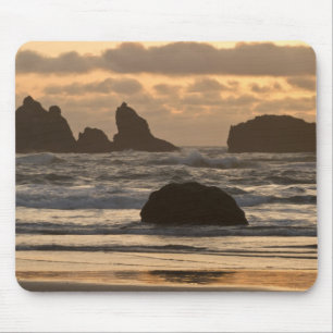 Felsformationen am Strand in Bandon, Oregon Mousepad