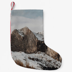 FELSGEBIRGE NAHE KIEFERNBÄUMEN KLEINER WEIHNACHTSSTRUMPF
