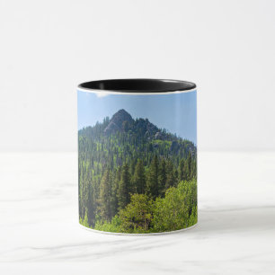 felsiger Berggipfel und Waldland am Golden Gate  Tasse