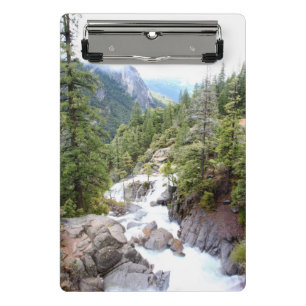 Felsiger Fluss in Yosemite Nationalpark Mini Klemmbrett