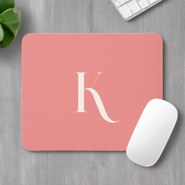 Feminine Girly Blush Pink Typografy Initialname Mousepad (Von Creator hochgeladen)