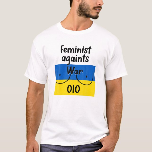 Feministin gegen den Ersten Krieg steht mit Unters T-Shirt (Vorderseite)