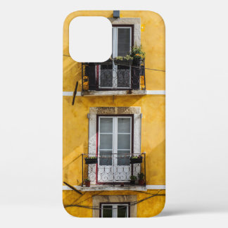 FENSTER AUS WEISSEN HOLZEN UND GELBTE WAND Case-Mate iPhone HÜLLE