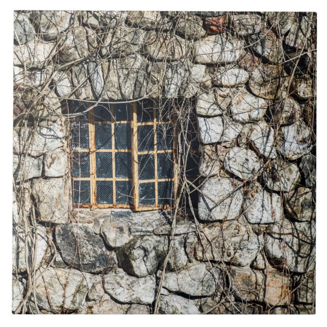 Fenster in einer Steinmauer Fliese (Vorderseite)
