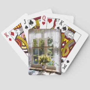 Fenster mit Spitzenvorhang und Tulpen Spielkarten