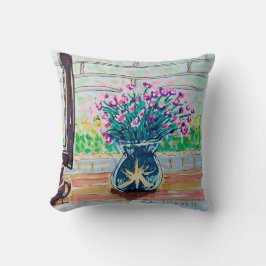 Fenster Tee und Blumen Kissen