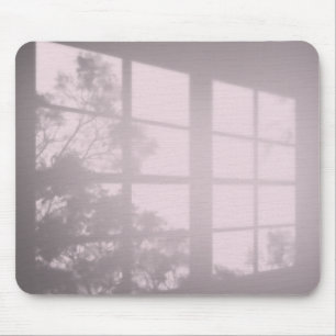 Fensterschatten auf rosa mousepad