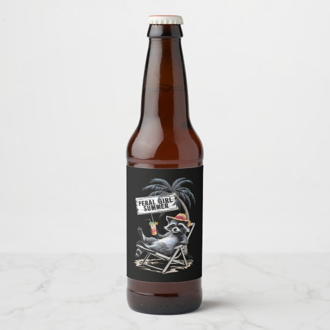 Feral Girl Summer Beach Funny Raccoon Bierflaschenetikett (Vorderseite)