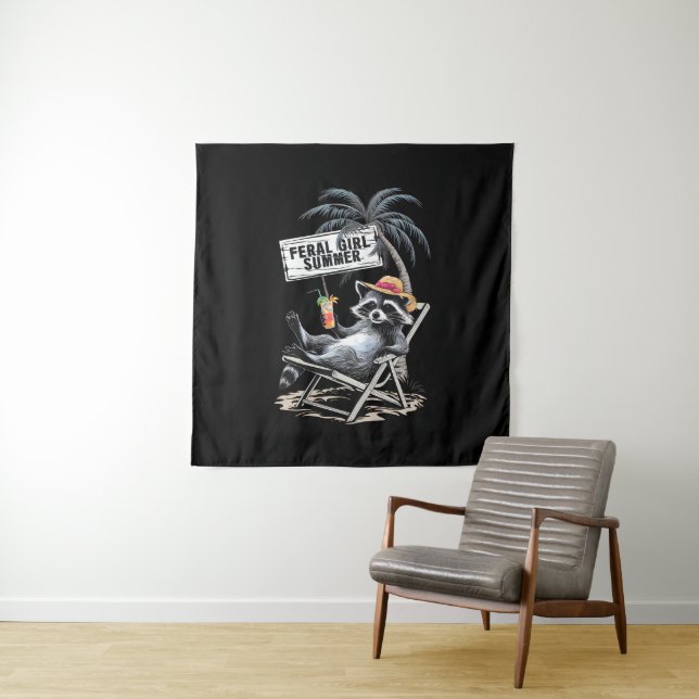 Feral Girl Summer Beach Funny Raccoon Wandteppich (Beispiel)