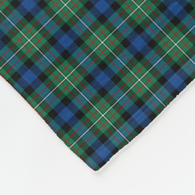Ferguson Clan Blue, Green und Red Tartan Fleecedecke (Ecke)