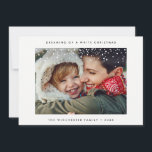 FERIENFOTOKARTE | Minimal Modern Snow Christmas Feiertagskarte<br><div class="desc">Mit der Minimal Modern Snow Weihnachtskarte erwecken Sie in dieser Urlaubssaison einen bleibenden Eindruck. Diese Karte zeichnet sich durch ein modernes,  sauberes Design aus,  das Ihr perfektes Foto für Ihren Urlaub bietet. Verpassen Sie nicht die koordinierende Minimal Modern Snow Weihnachtskollektion im Shop "Lieber schön".</div>
