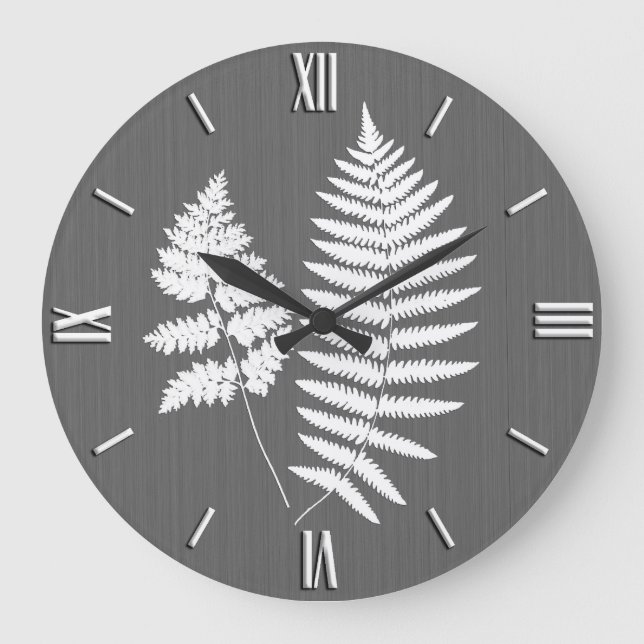 Fern Fronds, weiß auf Holzkohle grau / grau Große Wanduhr (Vorderseite)