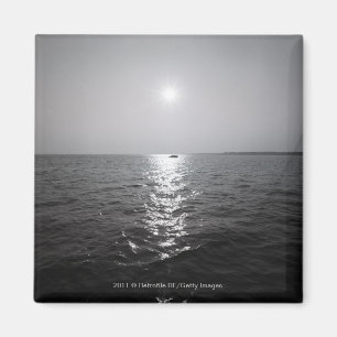 Fernboot auf dem Ozean Magnet