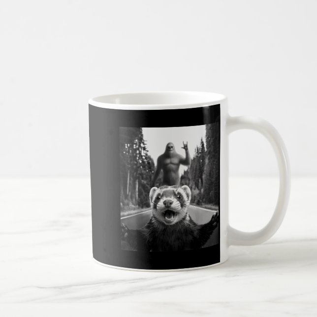 Ferret Selfie With Bigfoot Funny For Men Women Kid Kaffeetasse (Rechts)