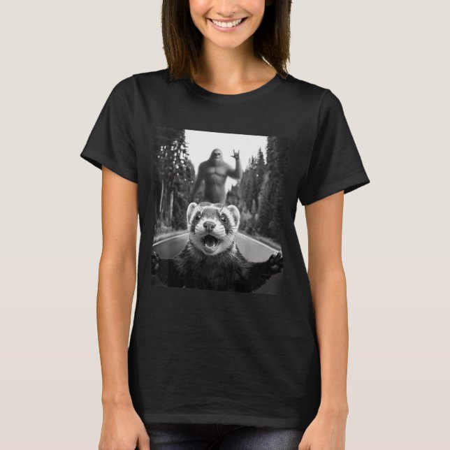 Ferret Selfie With Bigfoot Funny For Men Women Kid T-Shirt (Vorderseite)