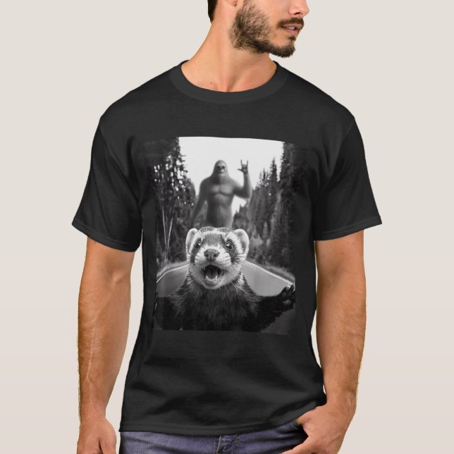 Ferret Selfie With Bigfoot Funny For Men Women Kid T-Shirt (Vorderseite)