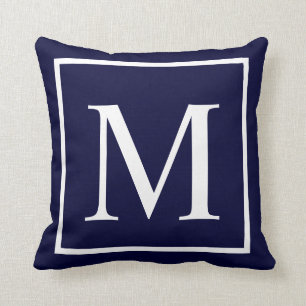 Fertigen Sie Monogramm Zitat auf Marineblau Kissen