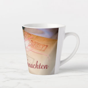 Festgeschenke als Weihnachtsmotiv Milchtasse