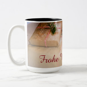 Festgeschenke als Weihnachtsmotiv Zweifarbige Tasse