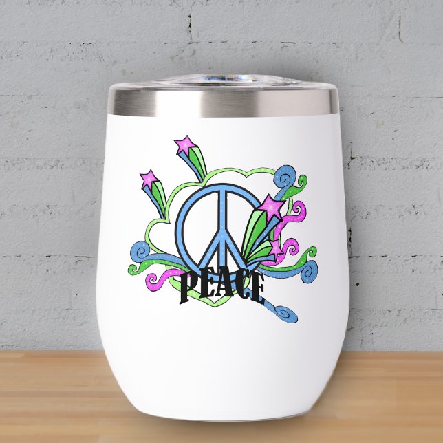 Festivals Helles Friedenszeichen mit Rollen in ros (Festive 1960s peace sign design with scalloped frame, scrolls and pink stars on drink tumbler.)