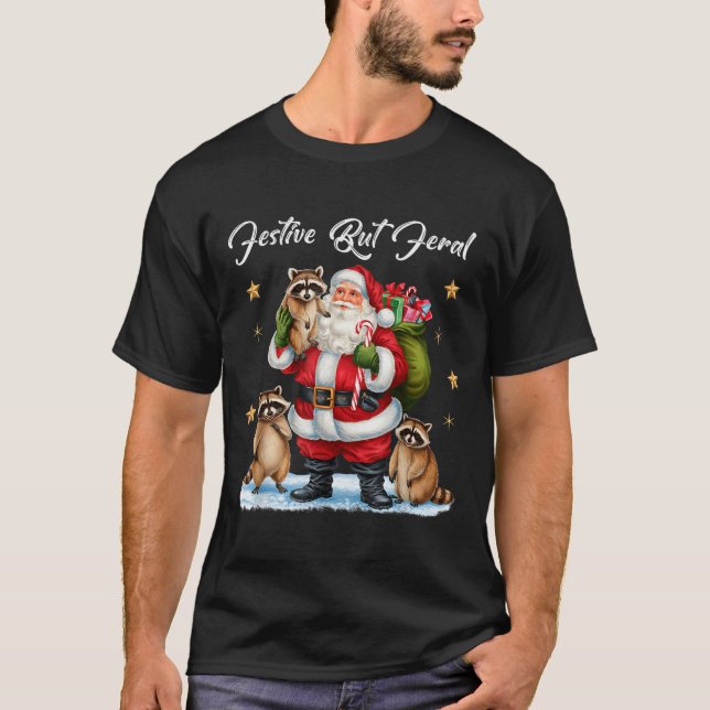 Festive But Feral Santa Raccoon Christmas Pajamas  T-Shirt (Vorderseite)